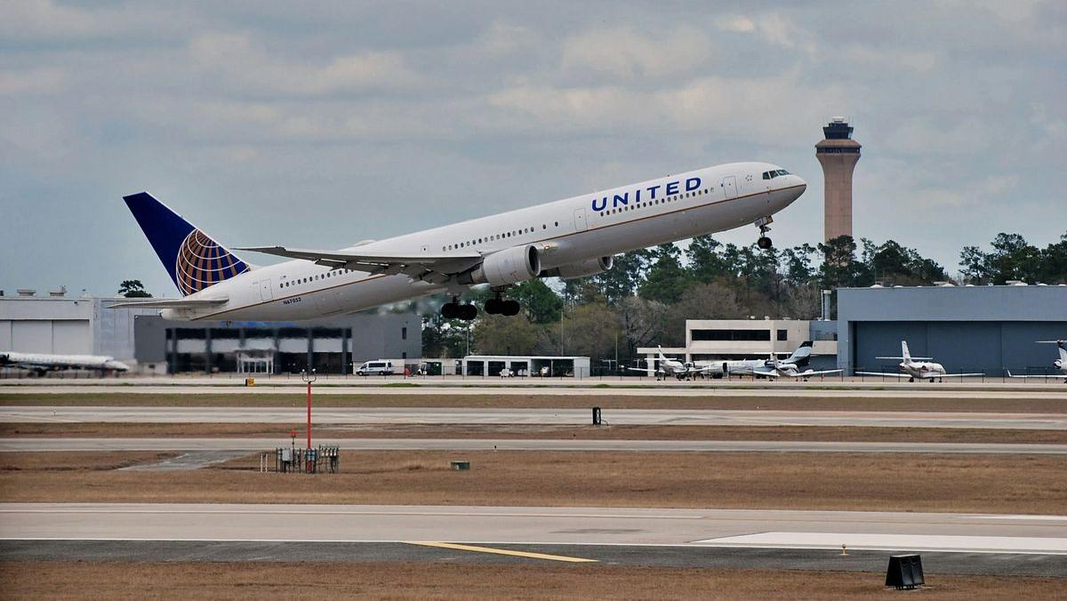 DOT unveils air traffic 'smart system' to reduce flight delays