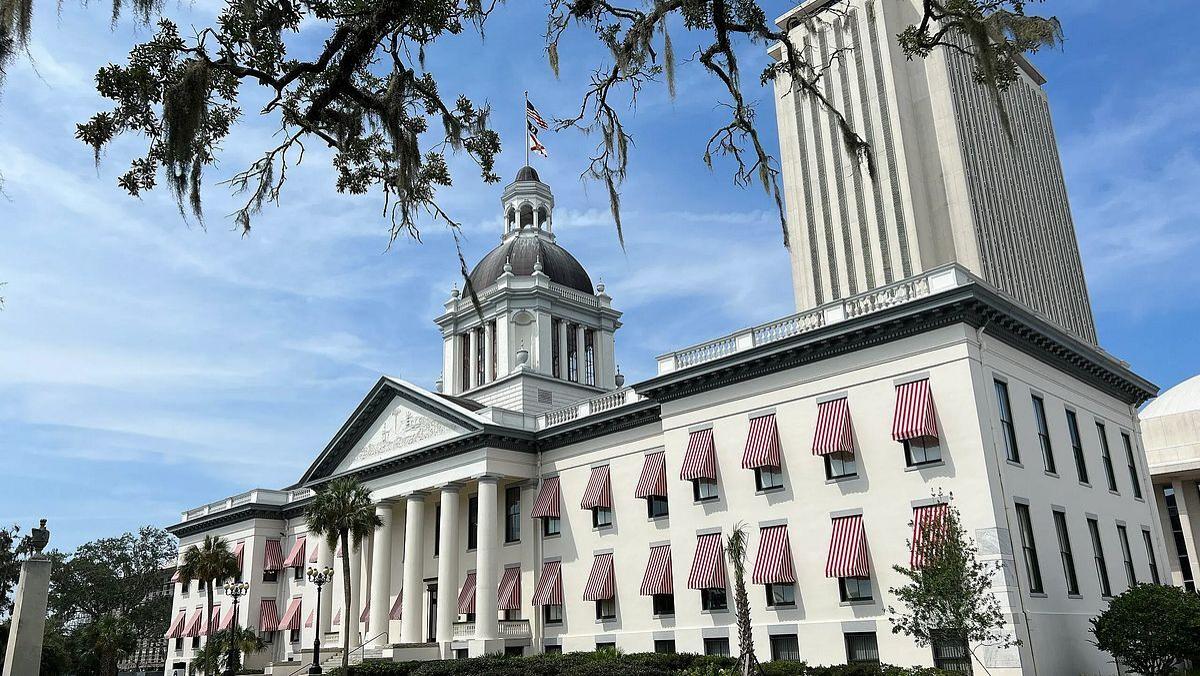 Florida adds 21,800 jobs as unemployment falls to 4.5%