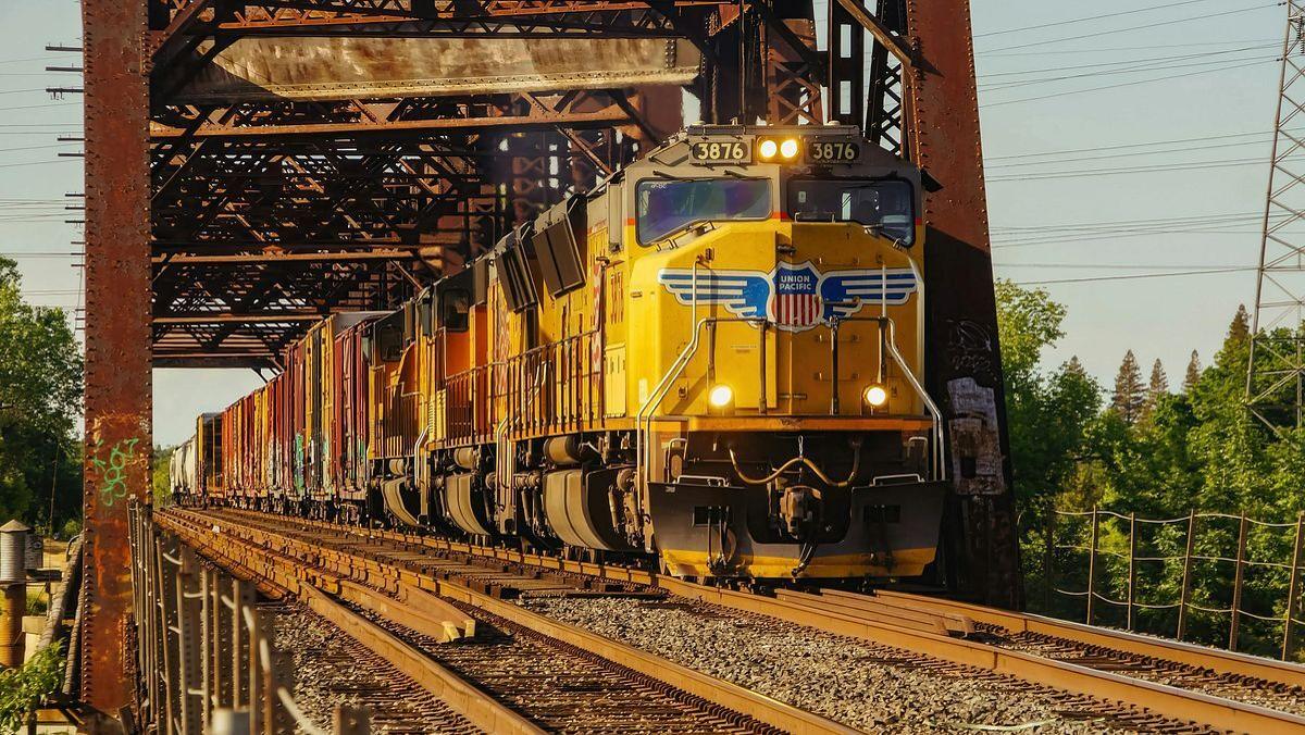 South Carolina governor backs Union Pacific-Norfolk Southern merger